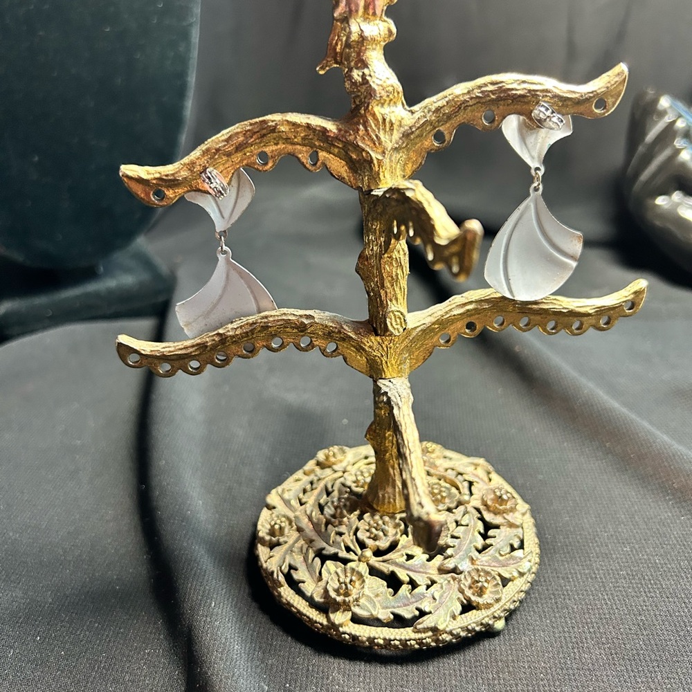 Vintage 80s white  and Turquoise metal pierced post dangle Earrings. - Picture 5 of 5